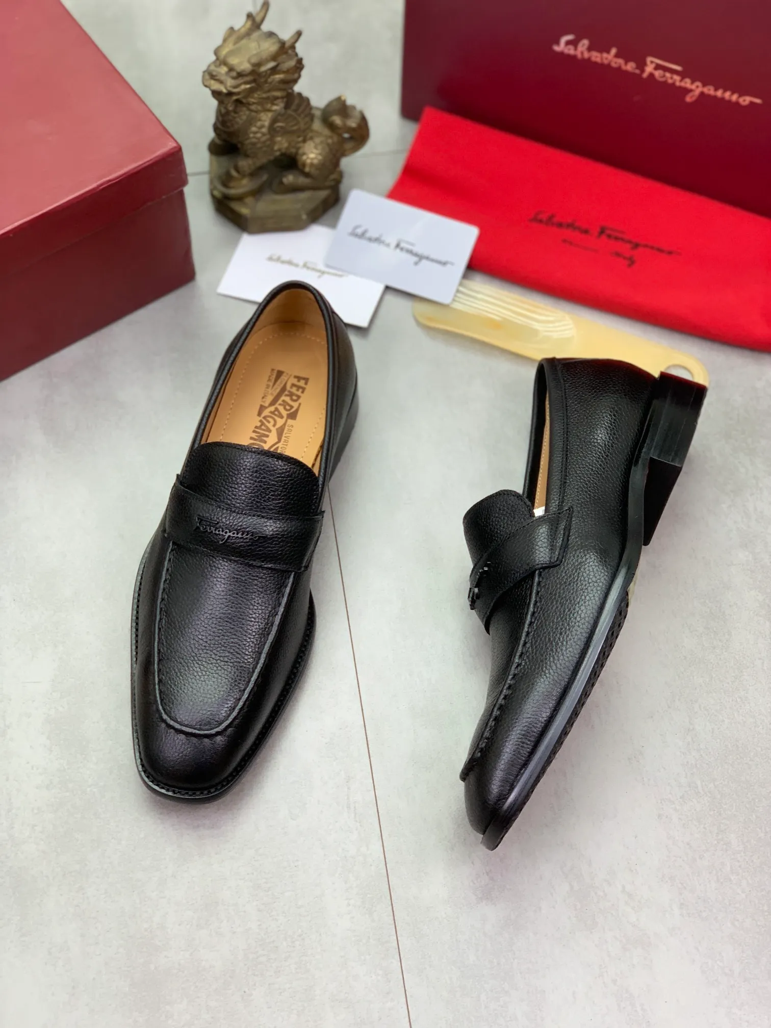 Men's men's shoes💰P460💰[New model]🆘 Water-dyed cow lining [Ferragamo] Ferragamo's latest men's over-the-foot business leather shoes🇨🇳Official website original 1:1 molding💯The first layer is made of Italian imported calfskin➕Luxurious genuine cowhide lining, soft and comfortable🌴High-end atmosphere, the first choice for high-grade men🍍38-45 Black Brown🉑️Select